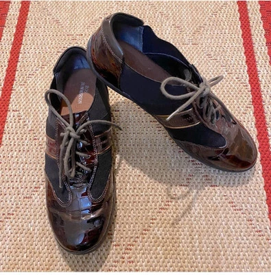 Ros Hommerson Flat Lace Up Brown Patent Sneakers Sz8M - Image 1 of 4