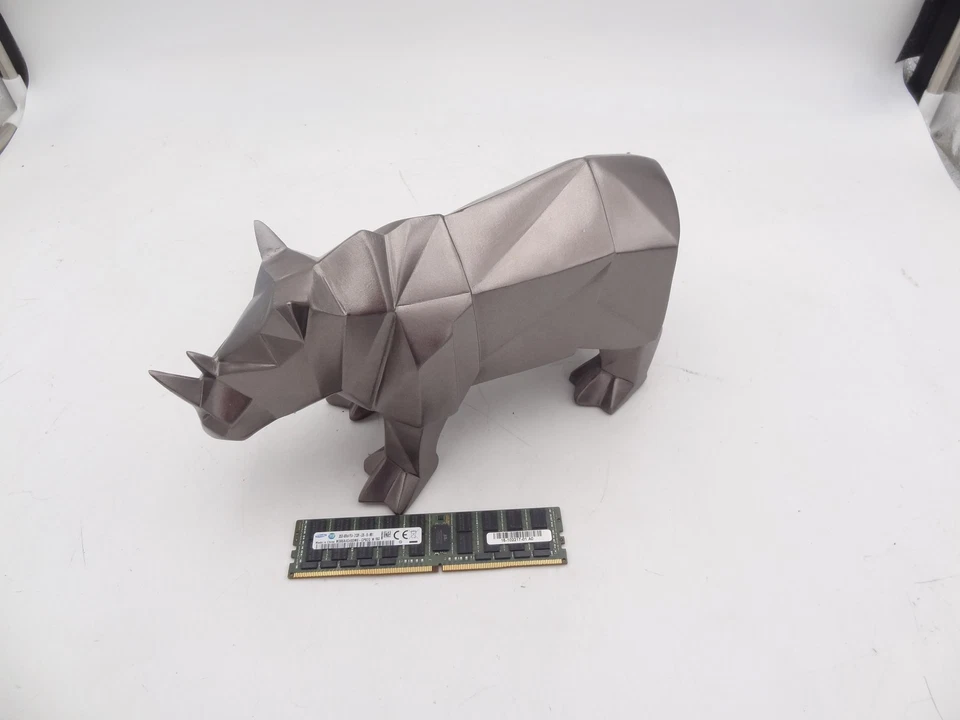 Cisco 15-102217-01 32GB (1 x 32GB) DDR4 2133 LRDIMM UCS-ML-1X324RU-A - Image 1 of 1