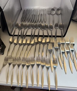 58-teiliges Oneida 1881 Roger’s Edelstahl Besteck 23 Löffel, 21 Gabeln, 11 Messer, Servierer - Bild 1 von 10