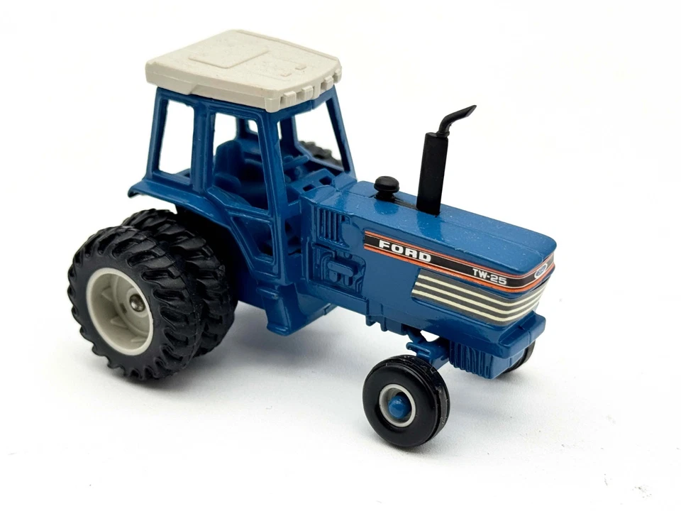 1/64 Ford TW-25 Tractor With Duals - Image 1 of 1