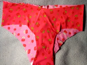 Victoria Secret Red Cherries Cheeky Panty Gr. S/P "Neu mit Etikett" - Bild 1 von 4