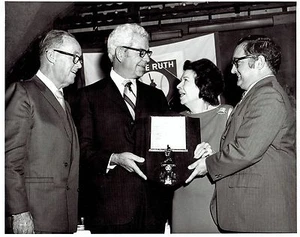 Original Foto J. 1971 A. Blanchard Ricahrd W. Case Tom Dowd & Frau von Babe Ruth - Bild 1 von 2
