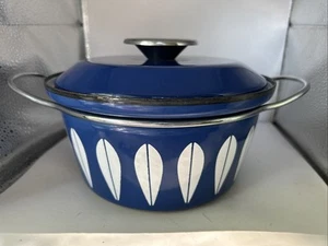 Catherine Holm Enamelware Blue/White Lotus Casserole w/Lid & Handles MCM Norway - Picture 1 of 7