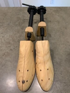 Two Way Professional Wooden Shoes Stretchers Ladies Size 8-11 Adjustable Screw - Picture 1 of 3