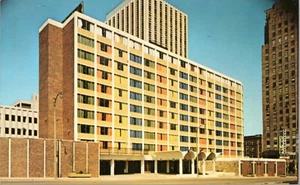 Postcard WI Milwaukee Downtowner Motor Inn - Picture 1 of 2