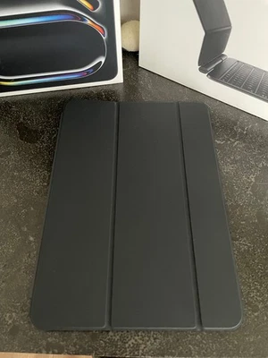 Подлинный Apple Smart Folio для iPad Pro 11-дюймовый M4 M5 - черный - MW983ZM/A - Изображение 1 из 3