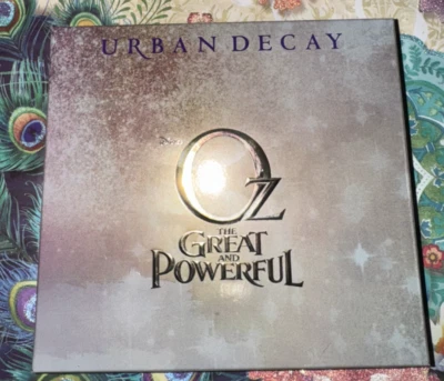 Urban Decay ~Oz The Great and Powerful Palette~Glinda - Image 1 of 4