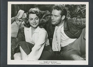 CHARLTON HESTON + NICOLE MAUREY - 1954 SECRET OF THE INCAS - JUNGLE ADVENTURE - Picture 1 of 1