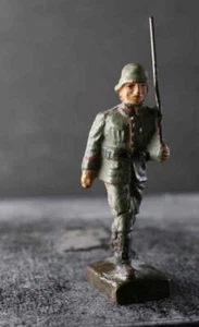 ZUSAMMENSETZUNG LINEOL WWI World War Reichswehr German Marching w Rifle 2 ~6,5cm O - Bild 1 von 2