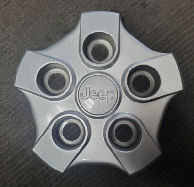 2007-2016 JEEP PATRIOT, COMPASS OEM CENTER CAP SILVER 0YX93TRMAB - Image 1 of 4