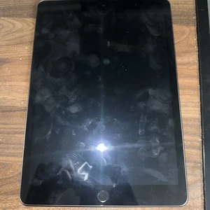 Apple iPad 9th Gen. (WiFi Only) 10.2" - A2602 - 64GB Storage - GREY*READ* - Picture 1 of 9