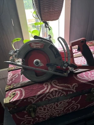 SIERRA CIRCULAR MILWAUKEE 2830-20 M18 MANGO TRASERO COMBUSTIBLE 7-1/4" - SOLO HERRAMIENTA Foto 1 de 4