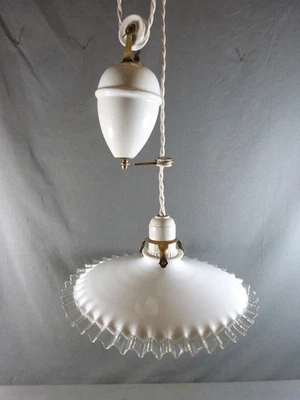 Pantalla de porcelana de ascenso y caída con pantalla opalina blanca, alrededor de 1920... Foto 1 de 4