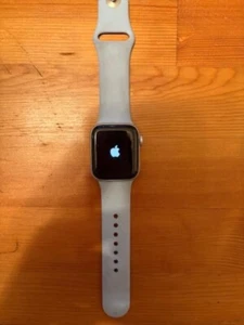 Apple Watch SE occasion comme neuve - Photo 1 sur 4