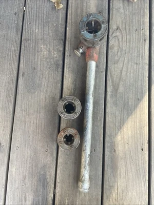 RIGID 00-R Manual Pipe Threader Ratchet Set w/ 3 Dies 3/4 1/2 & 1" - Image 1 of 4