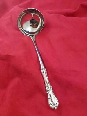 Cucharón de sopa de plata esterlina Borgoña por Reed & Barton hecho a medida Foto 1 de 3