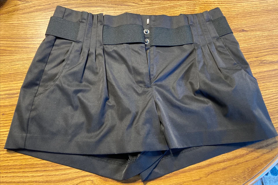 Женские шорты размер 4 Jennifer Lopez черный полиэстер твердого плиссированные подпоясанный шорты - Изображение 1 из 4