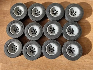 LEGO® 12 x TECHNIC RAD FELGE REIFEN Set Größe 62,4 X 20 S mit Felge hellgrau  - Bild 1 von 5