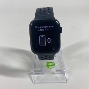 Entsperrt Apple Watch Series 7 45MM Schwarz Aluminium Nike Sport Loop MKJL3LL/A - Bild 1 von 6