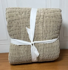 Pottery Barn Washed Velvet Handcrafted Quilt F/Q Taupe - Picture 1 of 4