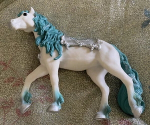 RARE Wonderful. SCHLEICH Horse White Blue Action Figure Knights Silver saddle - Picture 1 of 9