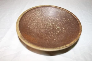 Cerámica artística marrón con cuenco verde moteado - Imagen 1 de 10
