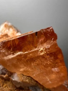 Muestra de topacio en matriz de 21 gramos de Katlang Pakistán - Imagen 1 de 10