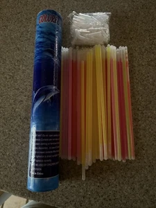 Tubo Bastoncini Delfino Colorati da 50 Bastoncini Luminosi 7 1/2” Ciascuno più Connettori. Nuovo - Foto 1 di 2