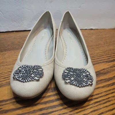  Laura Ashley  Wedge Ivory Shoes Women's 9 B New - Image 1 of 4