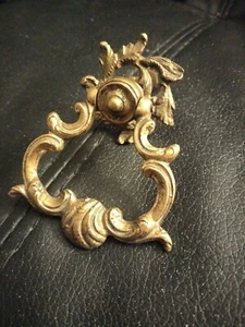 Massiver Messing Ring Drop Schublade Ziehgriff & Knopf 2-1/2" × 2" Muschel, BERALKT. - Bild 1 von 6