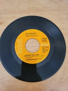 THE GUESS WHO Share the Land / Bus Rider 45 Vinyl Record RCA 74-0388 - Imagen 1 de 4