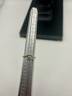 Anillo Remolino Corazón Abierto Oro Amarillo 10k Vintage Talla 7 Piedra Central Diamante Foto 1 de 3