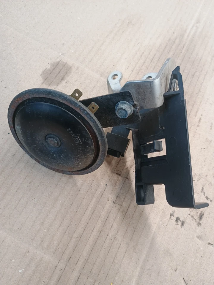 Yamaha YZF-R1 / R1 2002-2003 5PW - Corno con staffa di montaggio - Immagine 1 di 1