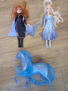 Bambole Disney Frozen Anna ed Elsa con cavallo a spruzzo d'acqua - Foto 1 di 8