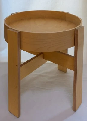 Mesa auxiliar IKEA X MARIMEKKO BASTUA, chapa de abedul Foto 1 de 4