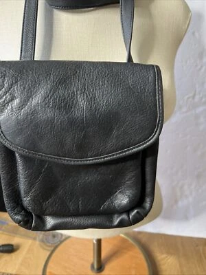 Кожаная сумочка/сумка через плечо St. John's Bay — черный ремешок ADJ 8 x 9 дюймов - Изображение 1 из 4