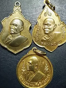 3 Amuleto Thailandese Phra LP Pae Wat Pikul Thong anno 1973, 1981,1982 Raro Ciondolo Sacro - Foto 1 di 21
