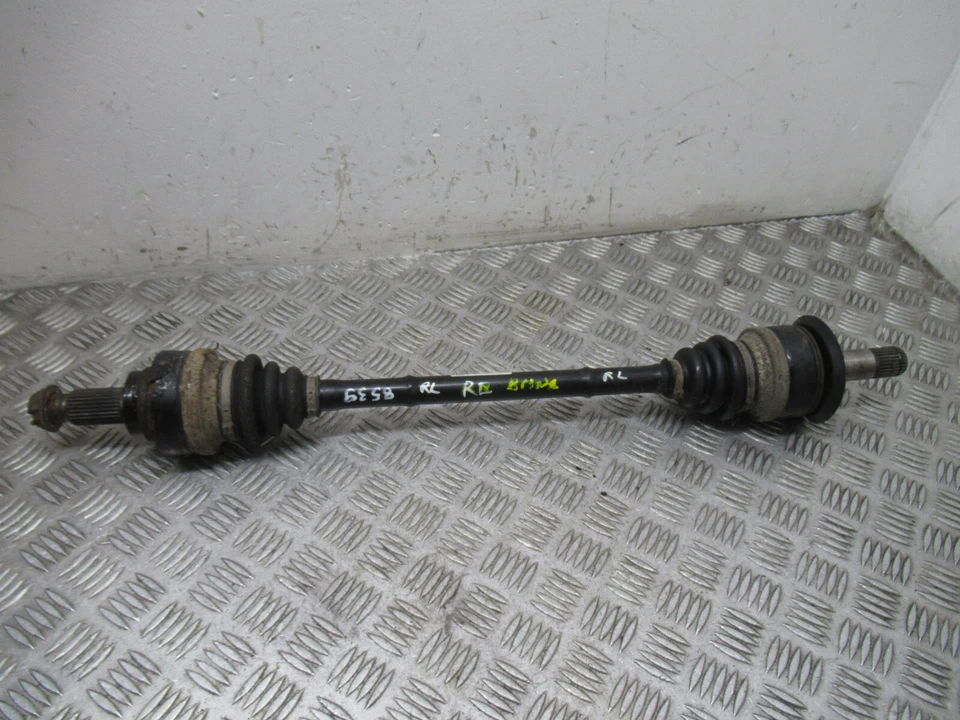 2013 BMW 1 116D F20 1.6 DIESEL MK2 5D HATCH MANUAL LEFT SIDE DRIVESHAFT REF8539 - Image 1 of 4
