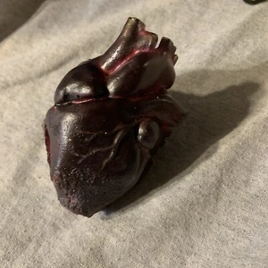3.5 Inch Painted Concrete Heart - Picture 1 of 10