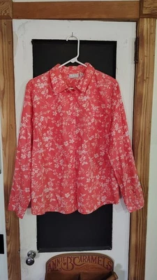 Blusa mujer Joan River rosa color salmón floral abotonada talla grande Foto 1 de 4
