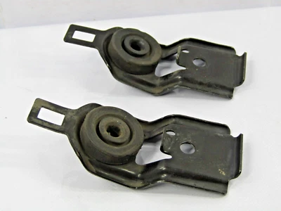 Juego de soportes de soporte superior para radiador Subaru Legacy Outback 2000-2004 45124AE06 OEM Foto 1 de 3