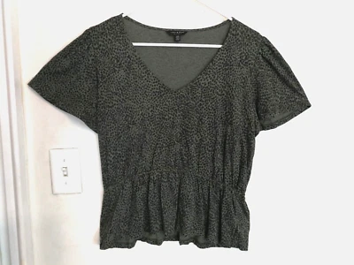 Blusa para mujer Lucky Brand L verde negra gris leopardo animal estampado camisa cuello en V Foto 1 de 4