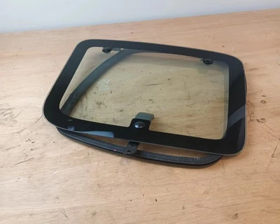 TOYOTA HI-LUX HL2 PICK UP 2013 QUARTER PANEL WINDOW PASSENGER 43R-002086 & SEAL - Image 1 of 4