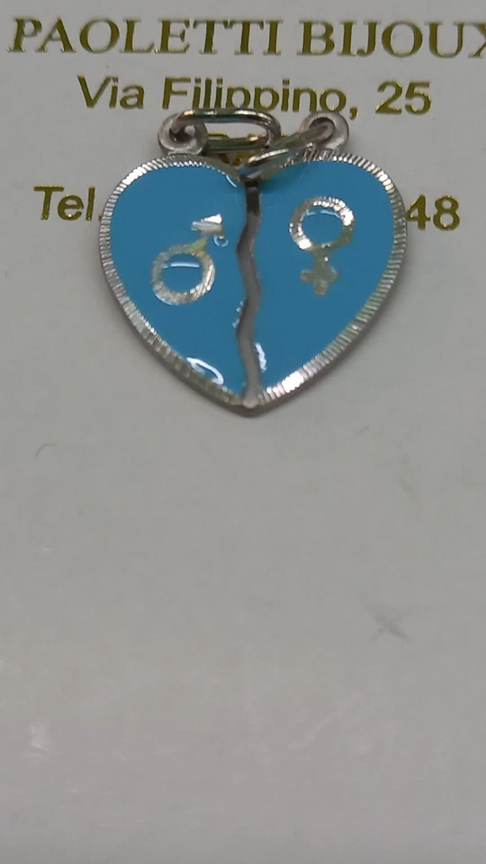 CIONDOLO A FORMA DI CUORE DA DIVIDERE CON IL PROPRIO AMORE SMALTATO CON SIMBOLI  - Immagine 1 di 1