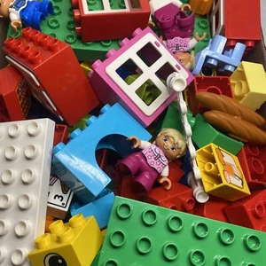 Lego Duplo - Lot Of 220 Pieces Bricks, Mini Figures, More - Picture 1 of 11