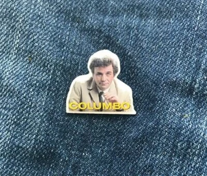 Columbo Peter Falk Emaille Pin Abzeichen Top Qualität - Bild 1 von 1