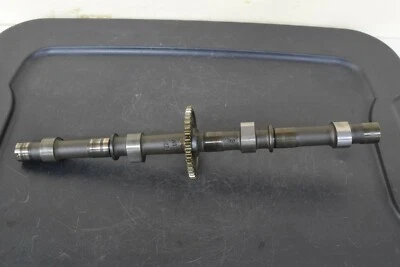 РАСПРЕДЕЛИТЕЛЬНЫЙ ВАЛ И ЗВЕЗДОЧКА ВПУСКНОГО РАСПРЕДЕЛИТЕЛЬНОГО ВАЛА БАНДИТСКОГО ДВИГАТЕЛЯ SUZUKI GSX600F KATANA GSF600S - Изображение 1 из 4