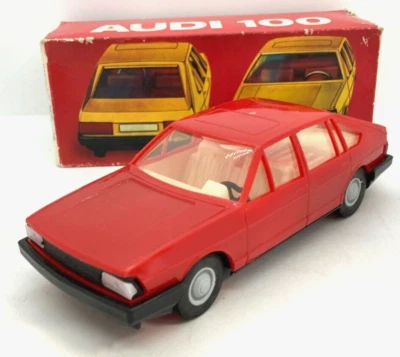 40351 PIKO / RDA / PLASTIQUE / AUDI 100 FRICTION ROUGE 1/25 - Photo 1/4
