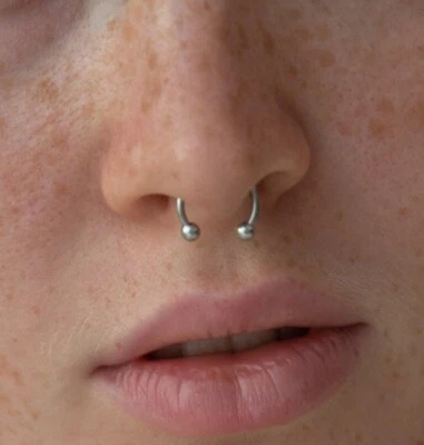 Piercing barra ferro di cavallo titanio circolare CBB 8mm barra 3mm sfere 16g... - Immagine 1 di 4