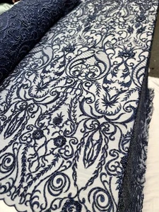 Marineblauer Spitzenstoff Perlen bestickt Blumenmuster auf Netz und gewelltem Rand - Bild 1 von 14